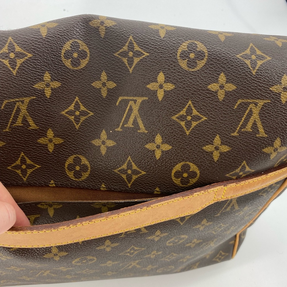 Louis Vuitton Bastille Messenger bag - Picture 6 of 14